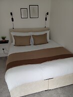 3 Bed Home near Hiking Trails & Parks