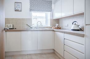 Beach Haven Hideout - 2 Bedroom - Milford Haven