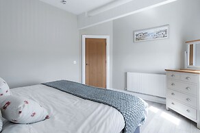 Beach Haven Hideout - 2 Bedroom - Milford Haven