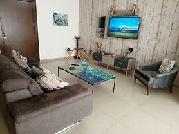 2 Bed Flat - Sleeps 6 - Pets - Pool - Smoking