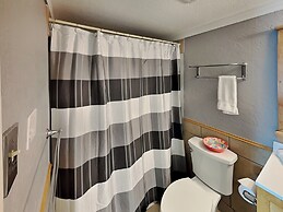 Pv136 - Coastal Cozy and a View