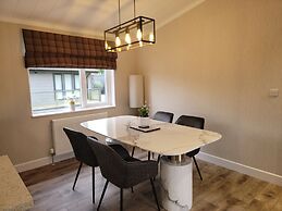 Stunning Luxury 2-bed Lodge in Routh With Hot tub