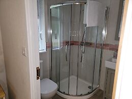 Stunning Luxury 2-bed Lodge in Routh With Hot tub