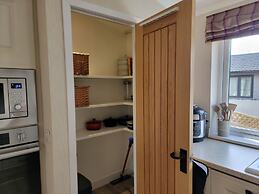 Stunning Luxury 2-bed Lodge in Routh With Hot tub