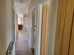 Stunning Luxury 2-bed Lodge in Routh With Hot tub