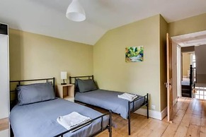 Summertown 4-br Family Home - Bright Spacious