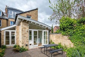 Summertown 4-br Family Home - Bright Spacious