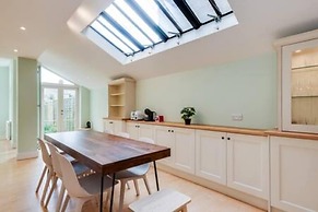 Summertown 4-br Family Home - Bright Spacious