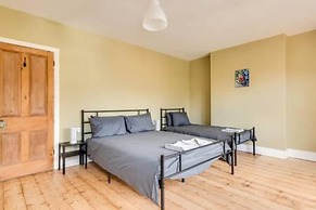 Summertown 4-br Family Home - Bright Spacious