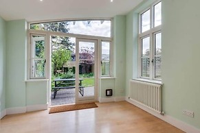 Summertown 4-br Family Home - Bright Spacious