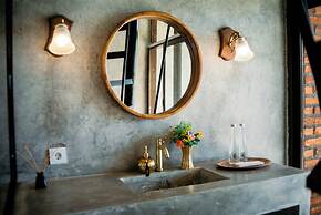 Alam Caldera Camp & Resto