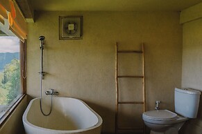 Alam Caldera Camp & Resto