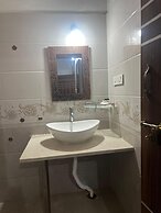 Poojaris Niranthara Kabini