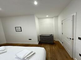 Slough Museum, Two-bedroom Apartment by Belvilla