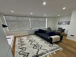 Slough Museum, Two-bedroom Apartment by Belvilla