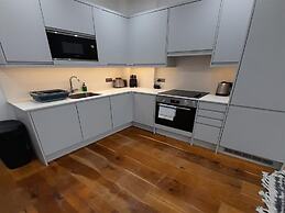 Slough Museum, Two-bedroom Apartment by Belvilla