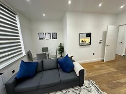 Slough Museum, Two-bedroom Apartment by Belvilla