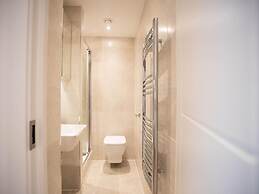 Windsor Castle Two-bedroom Apartment by Belvilla