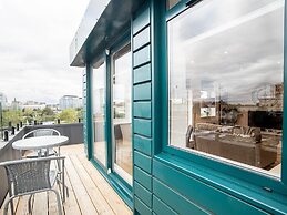 Windsor Castle Two-bedroom Apartment by Belvilla