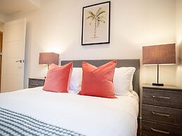 Windsor Castle Two-bedroom Apartment by Belvilla