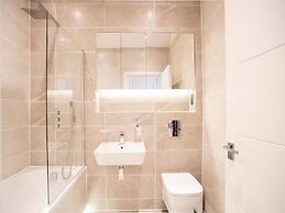 One Bed - Queensmere Shopping Centre by Belvilla