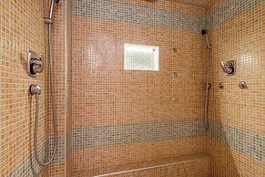 Lavric Hideaway Room 5