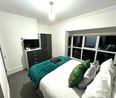 Chantry Suites by SA Stays