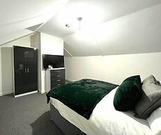 Chantry Suites by SA Stays