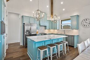 Tidewater 4 Bedroom Home by RedAwning