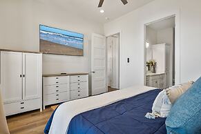 Tidewater 4 Bedroom Home by RedAwning