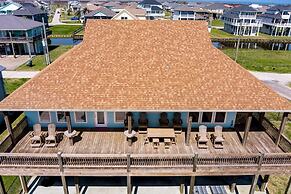 Tidewater 4 Bedroom Home by RedAwning