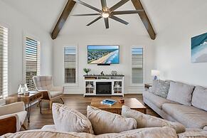 Tidewater 4 Bedroom Home by RedAwning