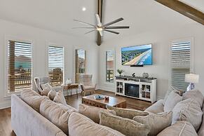 Tidewater 4 Bedroom Home by RedAwning