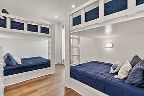 Tidewater 4 Bedroom Home by RedAwning