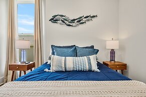 Tidewater 4 Bedroom Home by RedAwning