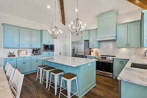 Tidewater 4 Bedroom Home by RedAwning