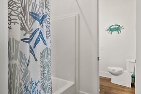 Tidewater 4 Bedroom Home by RedAwning