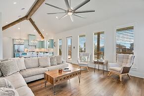 Tidewater 4 Bedroom Home by RedAwning