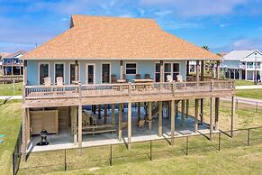 Tidewater 4 Bedroom Home by RedAwning