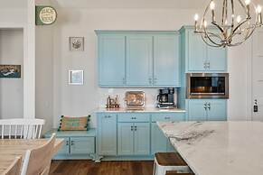 Tidewater 4 Bedroom Home by RedAwning