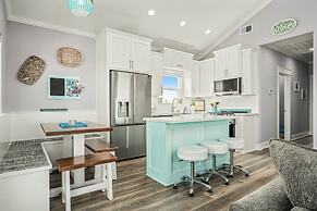 Sea Glass Cottage 2 Bedroom Home by RedAwning