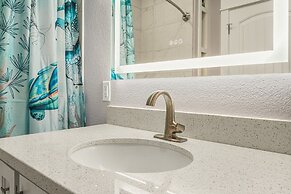 Sea Glass Cottage 2 Bedroom Home by RedAwning