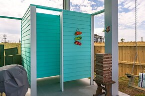 Sea Glass Cottage 2 Bedroom Home by RedAwning