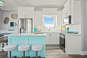 Sea Glass Cottage 2 Bedroom Home by RedAwning