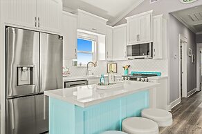 Sea Glass Cottage 2 Bedroom Home by RedAwning