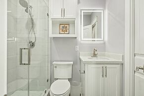 Sea Glass Cottage 2 Bedroom Home by RedAwning