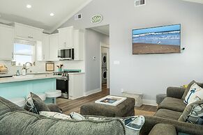 Sea Glass Cottage 2 Bedroom Home by RedAwning