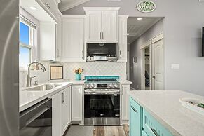 Sea Glass Cottage 2 Bedroom Home by RedAwning