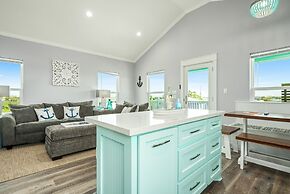 Sea Glass Cottage 2 Bedroom Home by RedAwning