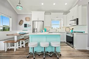 Sea Glass Cottage 2 Bedroom Home by RedAwning